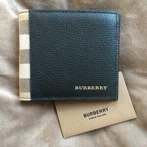 Burberry House Check Grained Billfold Wallet